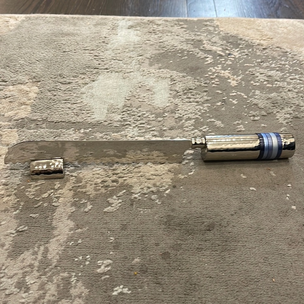 Emanuel silver knife with holder and blue detail